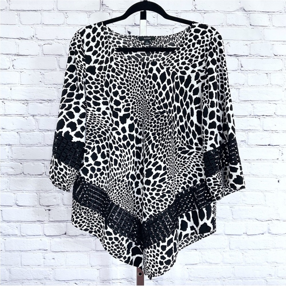 New Alfani Giraffe Top Animal Print Handkerchief Cut Crochet Size Medium